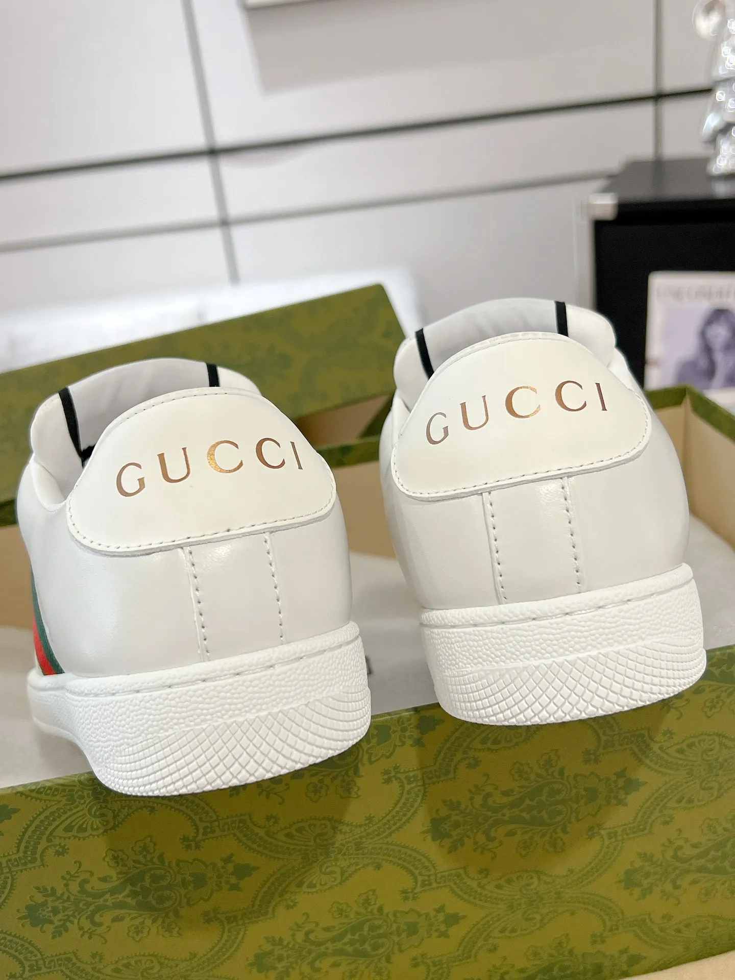 👟👟Ex-factory price 480👟👟 Couple style👫Gucci Gucci ❗️❗️New order shipped Original development Private mold making Correct last shape Hand-polished and distressed effect Correct details Complete accessories Imported leather/original towel lining crafted with craftsmanship Same size for men and women: 35-44